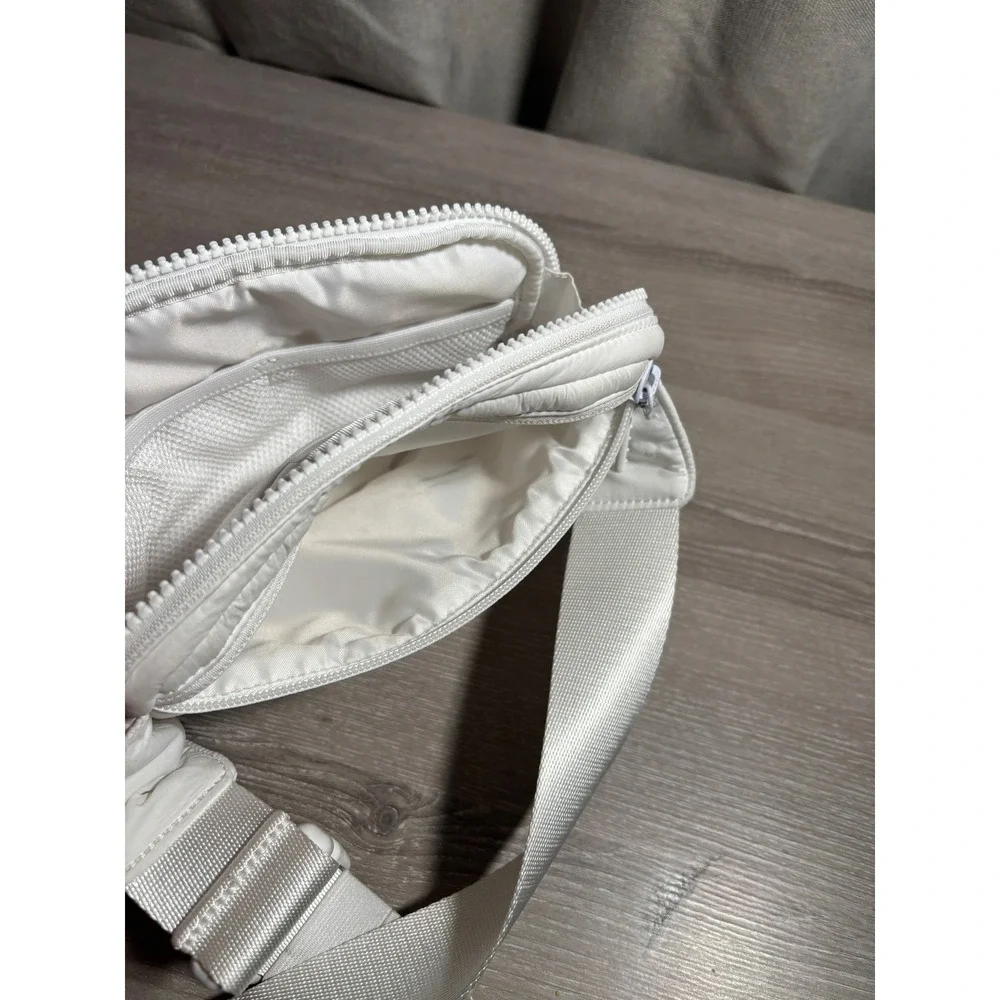 Lululemon Everywhere Belt Bag White Quilted Puffer‎ Nylon Crossbody Waist Active